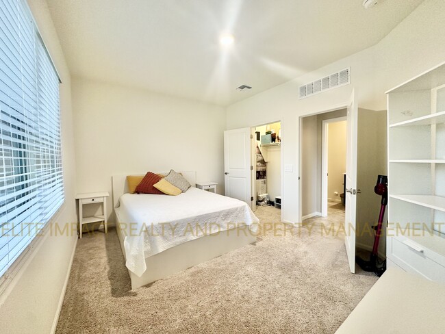 Building Photo - 7755 S Via Casa De Campo