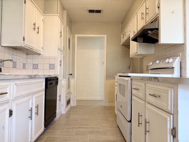 Building Photo - Rental