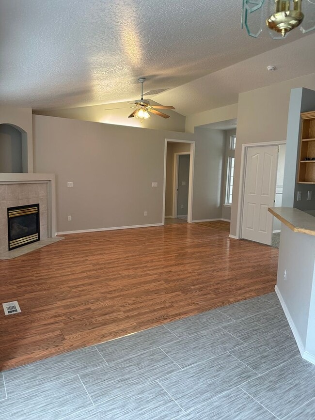 Building Photo - $1,895. - Coming soon! 4 Bed, 2 Bath with ...