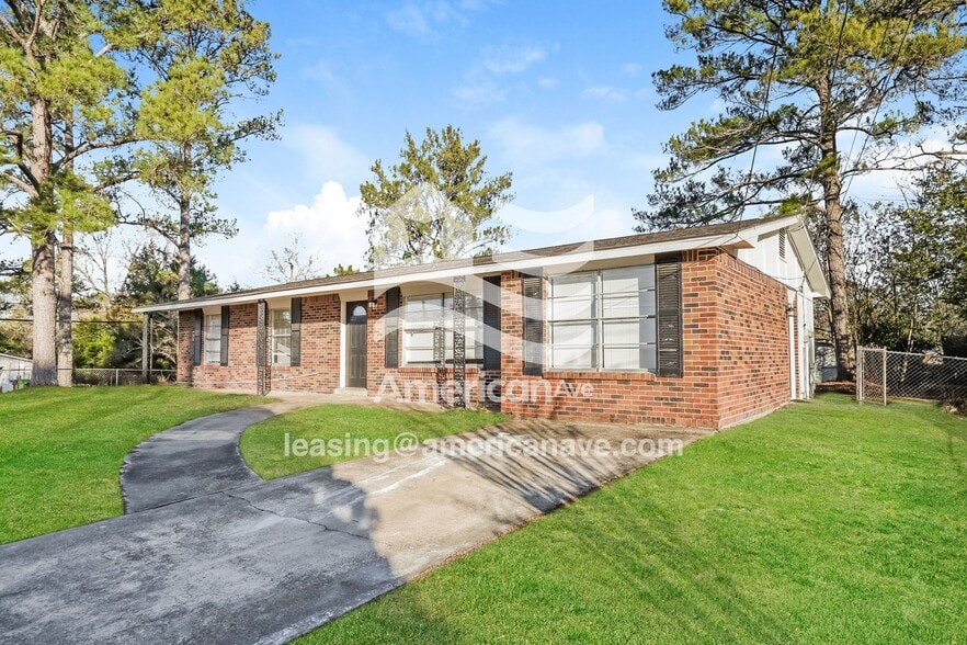 Building Photo - 5905 Luna Dr