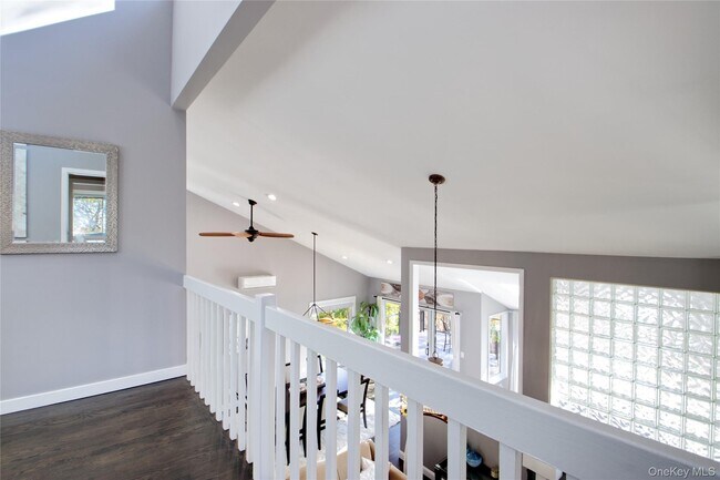 Building Photo - 26 Summit Cir Dr