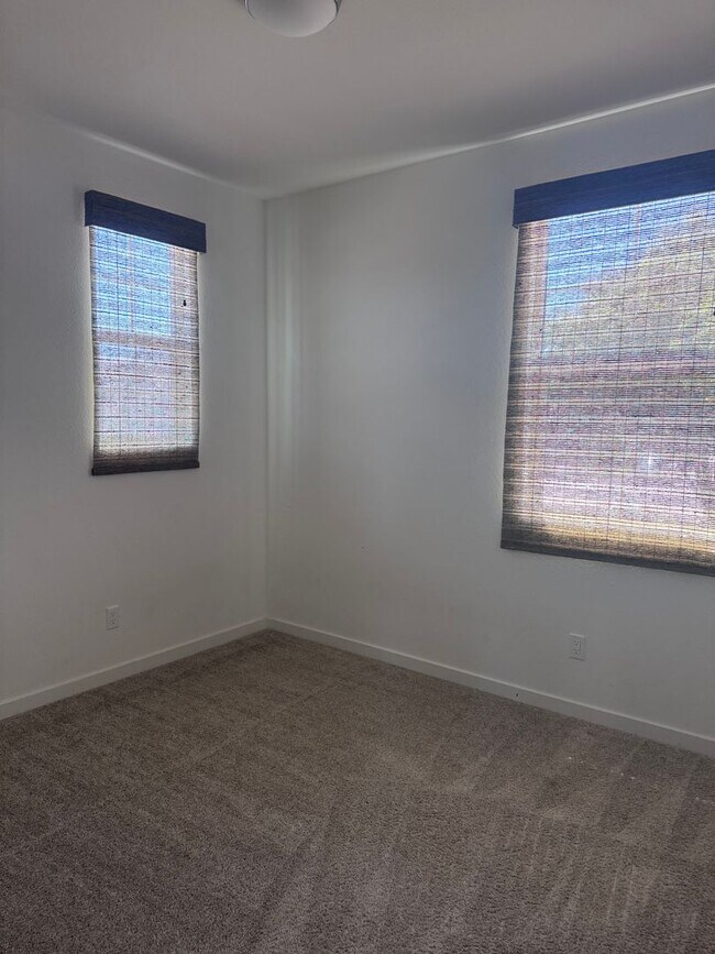 Building Photo - 3 BR/2.5BA | Newly Renovated Single Family Home | 1-Car Garage |Near Franklin Blvd!