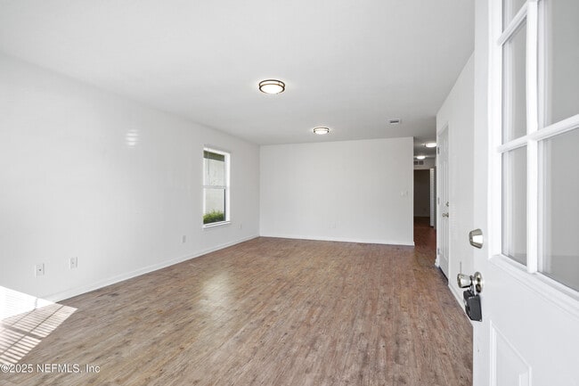 Building Photo - 8431 India Ave