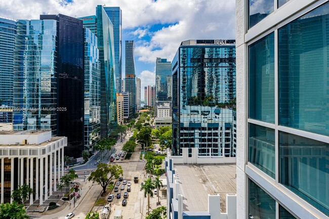 Building Photo - 1060 Brickell Ave