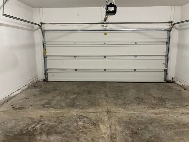 Building Photo - 261 Oxmoor Pl