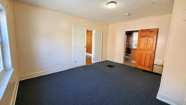 Building Photo - 266 Falls Ave