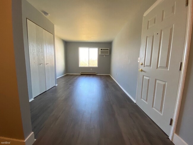 Building Photo - 2 br, 1 bath  - Ayre Village Commons D27