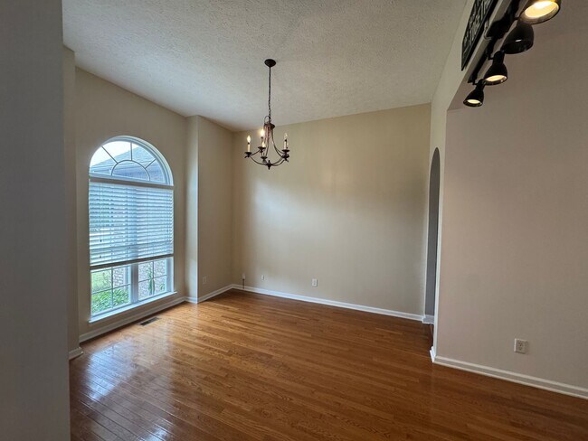 Building Photo - 836 Ridgetop Dr