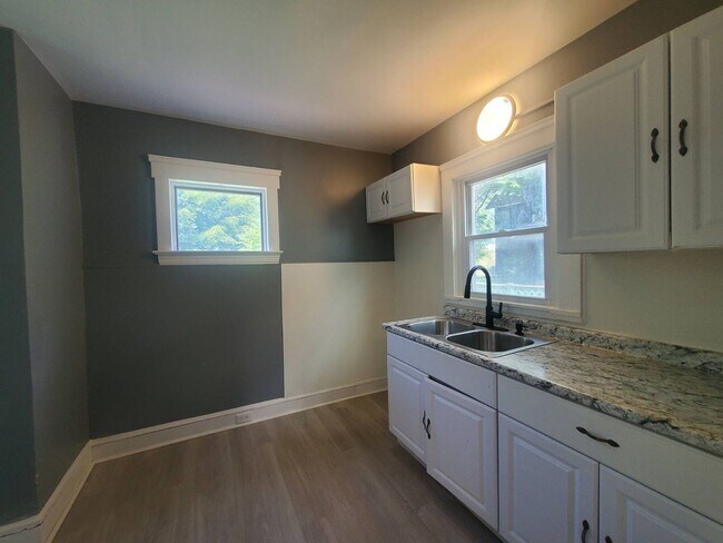 Building Photo - 3118 W 97th St