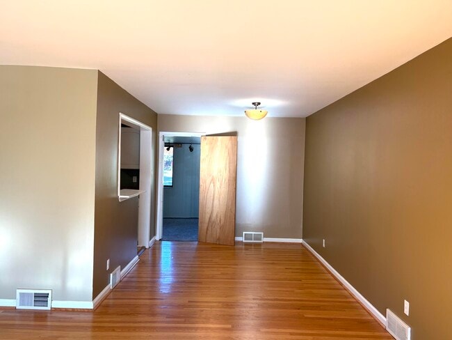 Building Photo - 27160 Spring Arbor Dr