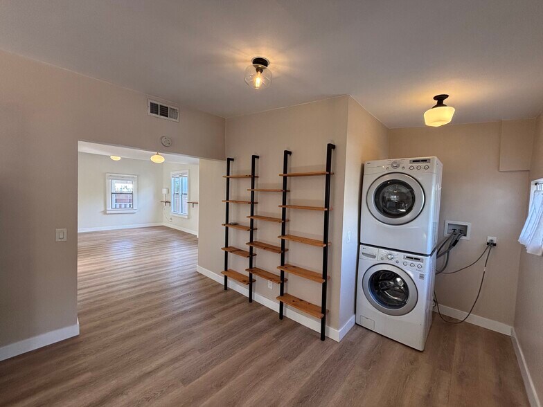 Building Photo - 215 S Avenue 58