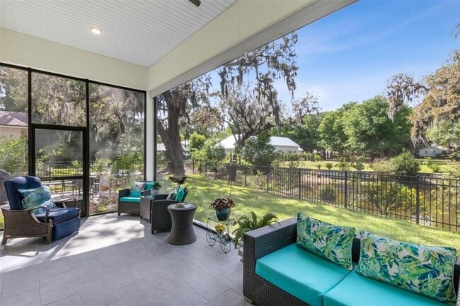 Building Photo - Luxury Living in exclusive and gated Oyste...