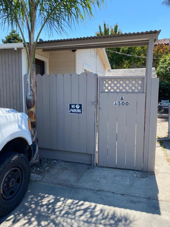Building Photo - 3500 Portola Dr