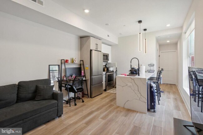 Primary Photo - 3836 Haverford Ave