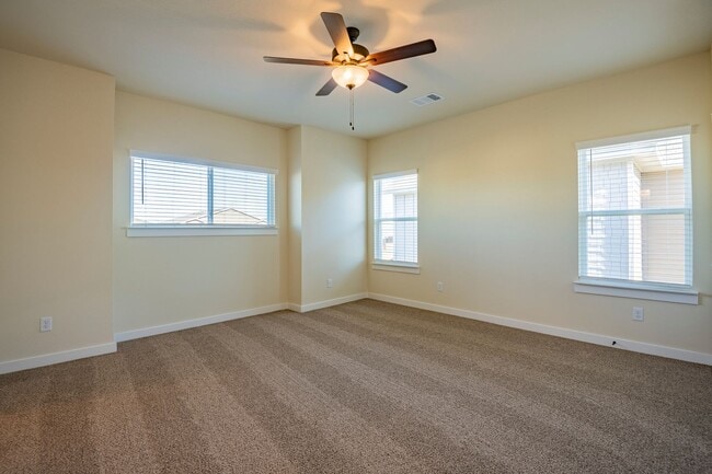 Building Photo - AVAILABLE NOW! GORGEOUS 4 BEDROOM DUPLEX LOCATED IN MIDLOTHIAN ISD!