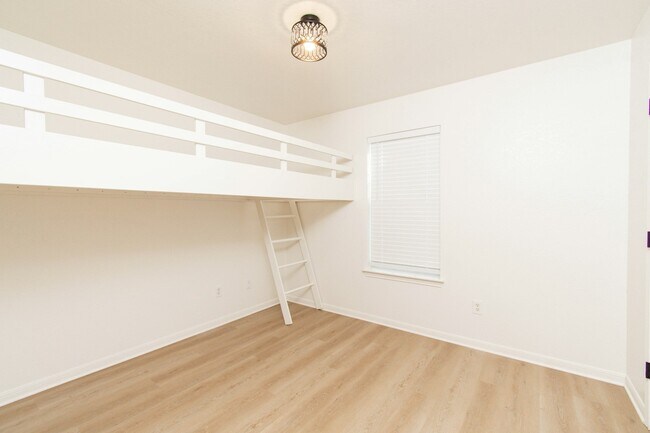 Building Photo - 2 Willow Ct