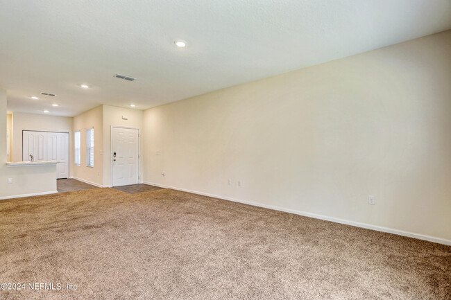 Building Photo - 335 Aralia Ln