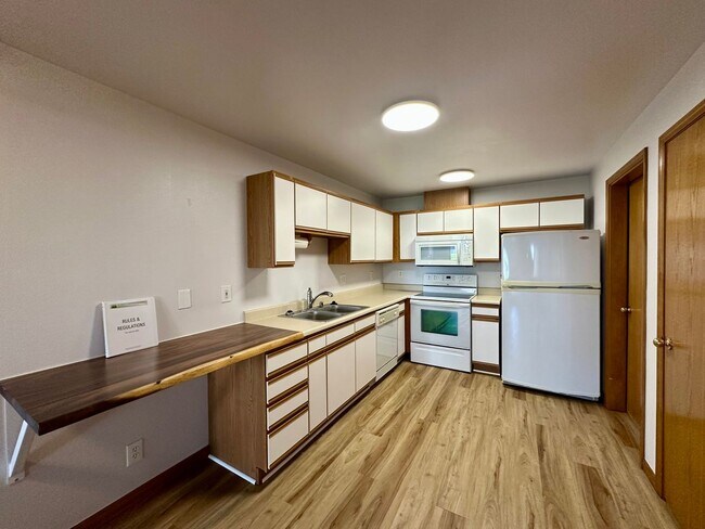 Building Photo - 4244 Wintergreen Cir