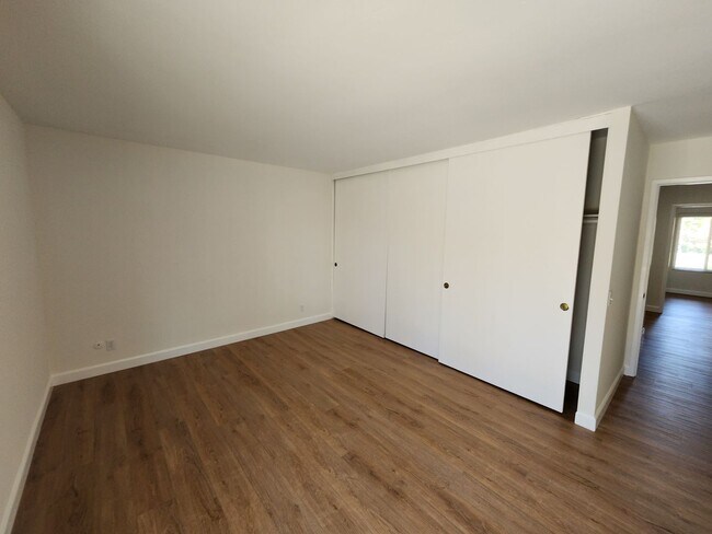 Building Photo - 10930 Red Rock Dr