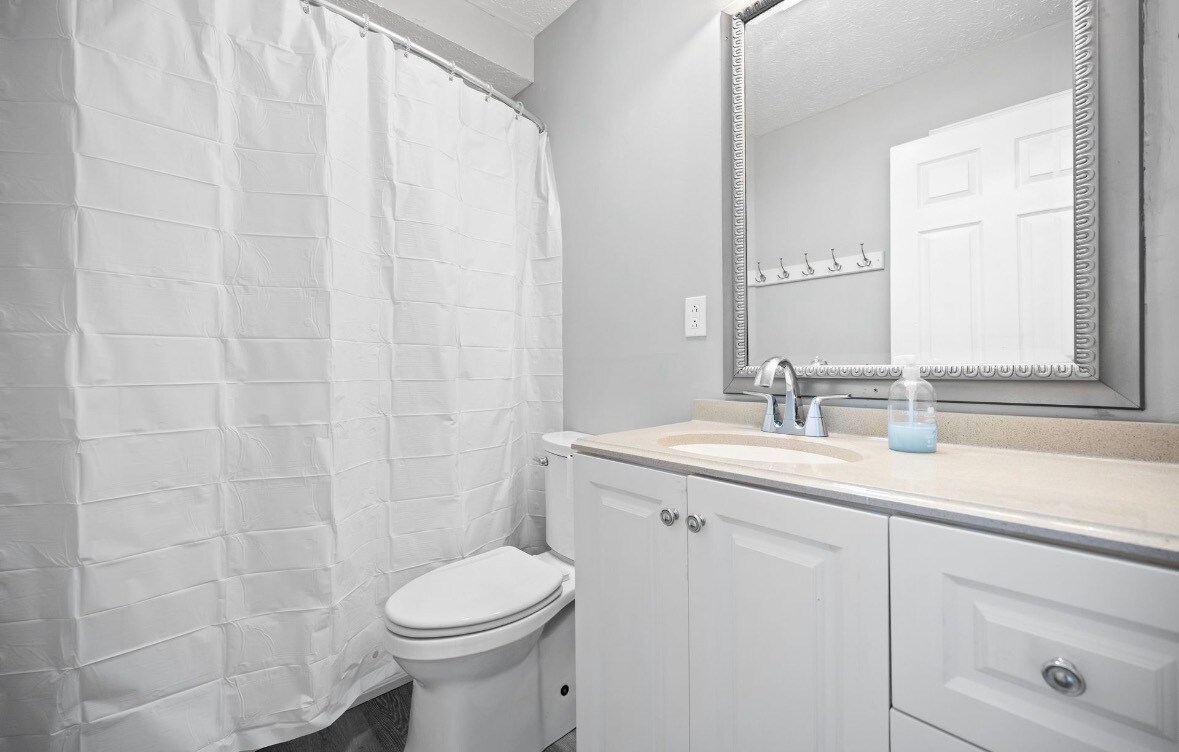 Building Photo - 2026 Dowd Ave