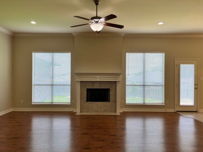 Building Photo - 441 Maggie Cir