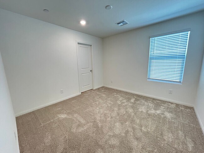 Building Photo - Inspirada Two-story 5-bedroom 4.5-bathroom Home!