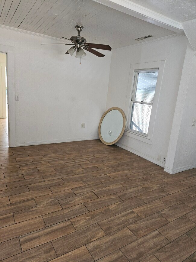 Building Photo - 1363 Tioga Ave.