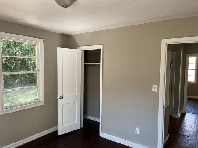 Building Photo - **ON HOLD**Total Electric 2 Bedroom / 1 Ba...