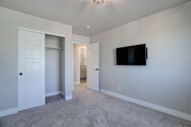 Building Photo - 1732 Stable View Dr