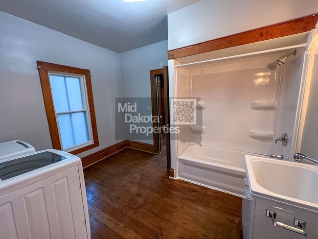 Building Photo - 413 N Iowa- 2 bedroom, 2 bathroom house