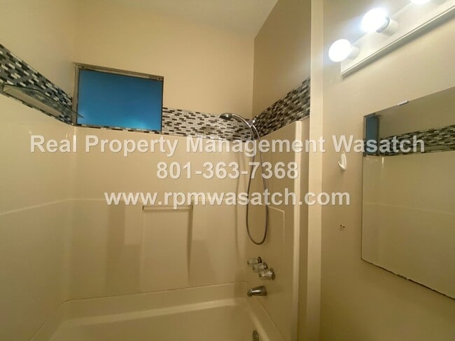 Building Photo - Charming 2 Bedroom 1 Bath House!