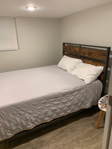 Building Photo - 2122 Kenilworth Ave