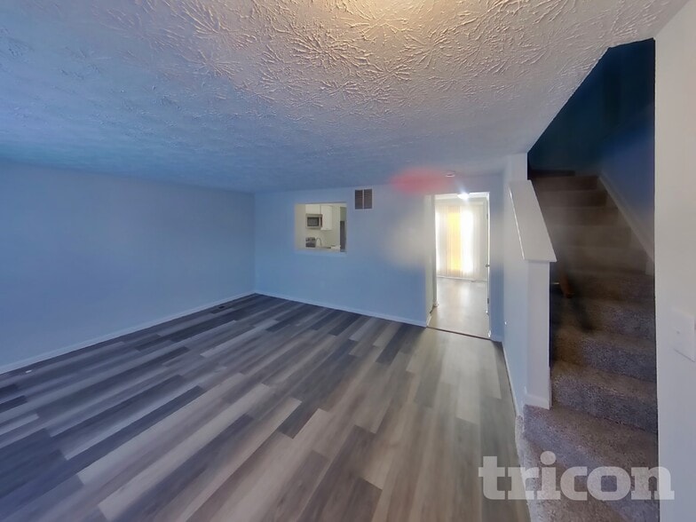 Building Photo - 35 Greenleaf Rd