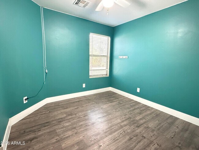 Building Photo - 23644 W Pkwy Dr