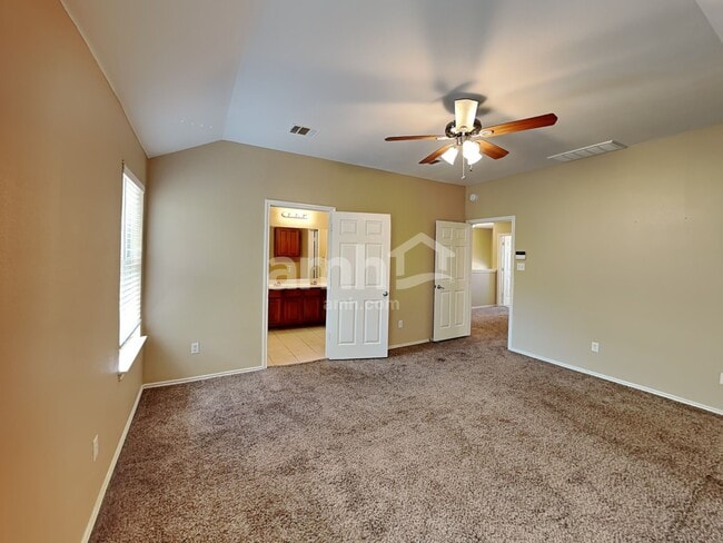 Building Photo - 149 Ashwood N