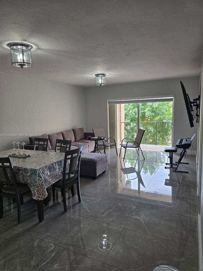 Building Photo - 13715 Kendale Lakes Cir