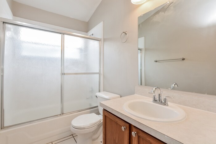 Building Photo - 1121 Shoshanna Dr