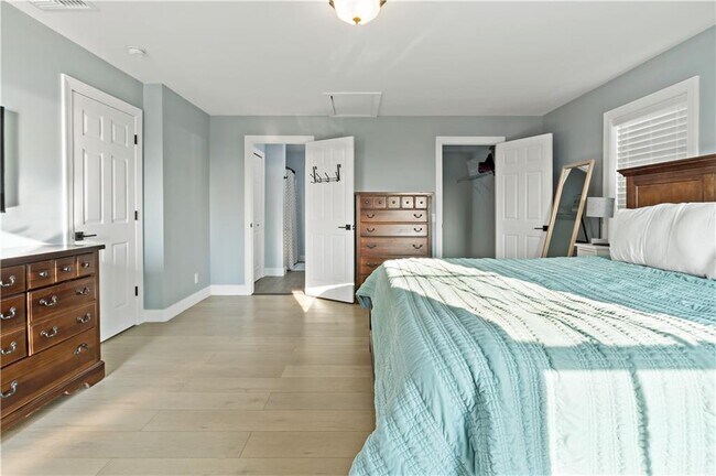 Building Photo - 11 Defelice Rd