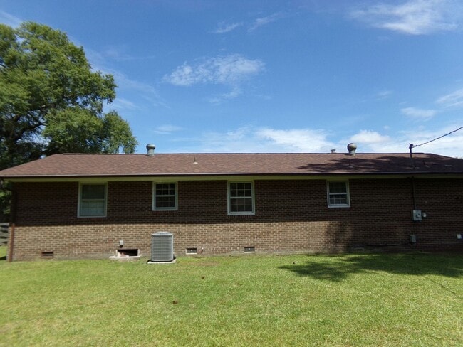 Building Photo - Great Family home