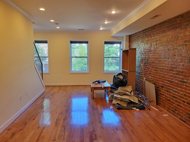 Building Photo - 127 Quincy Pl NE