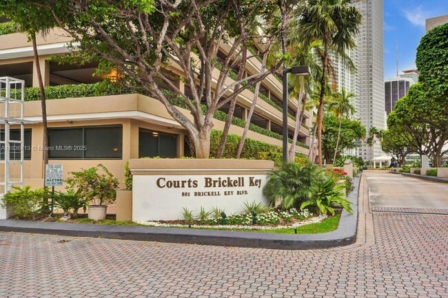 Building Photo - 801 Brickell Key Blvd