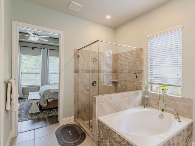 Building Photo - 10923 Texas Rose Dr