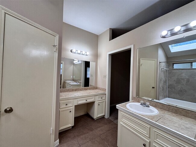 Building Photo - 15231 Cabots Landing Dr