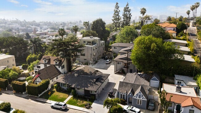 Building Photo - Newly Remodeled 1 Bed, 1 Bath Apartment in Prime Silver Lake!