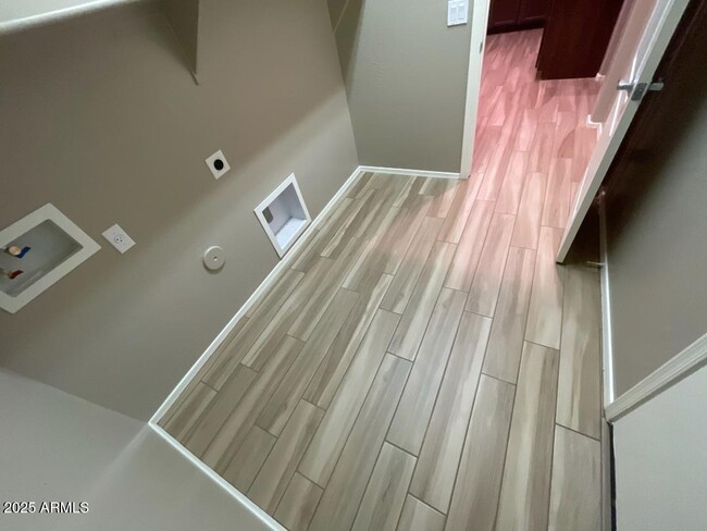 Building Photo - 1168 W Desert Hollow Dr