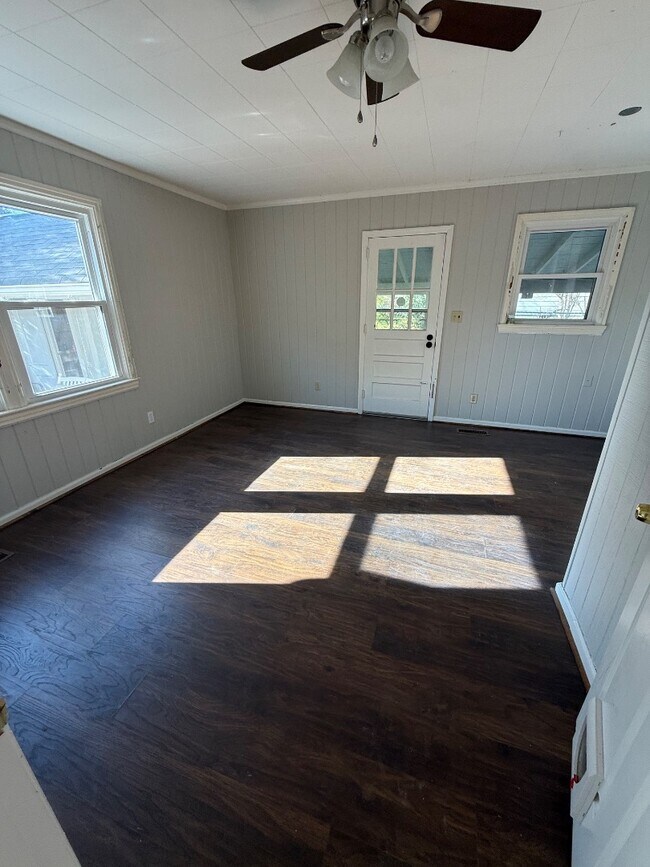 Building Photo - 5 Beverly Heights