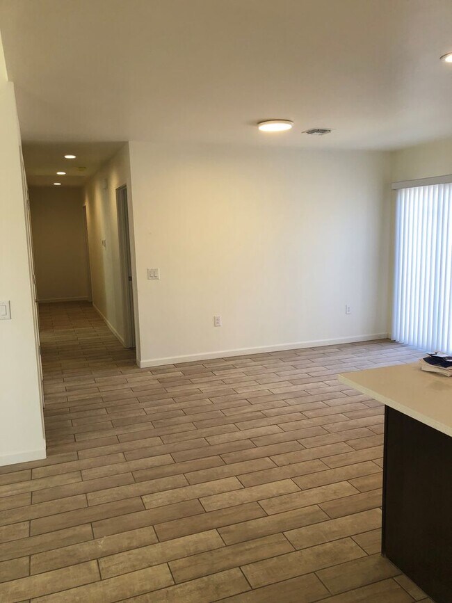Building Photo - 2430 S Clovis Pl
