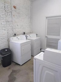 Building Photo - 427 N Brady St