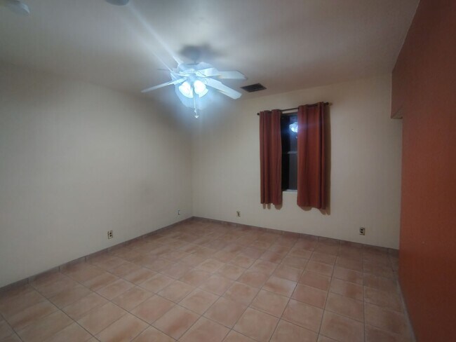 Building Photo - 9031 S Lonesome Ln