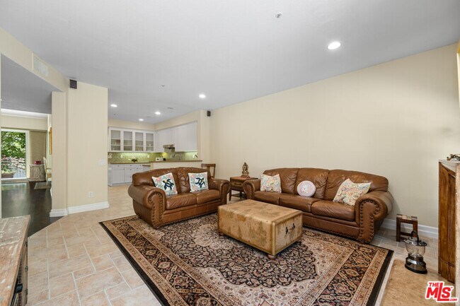 Building Photo - 682 Palisades Dr